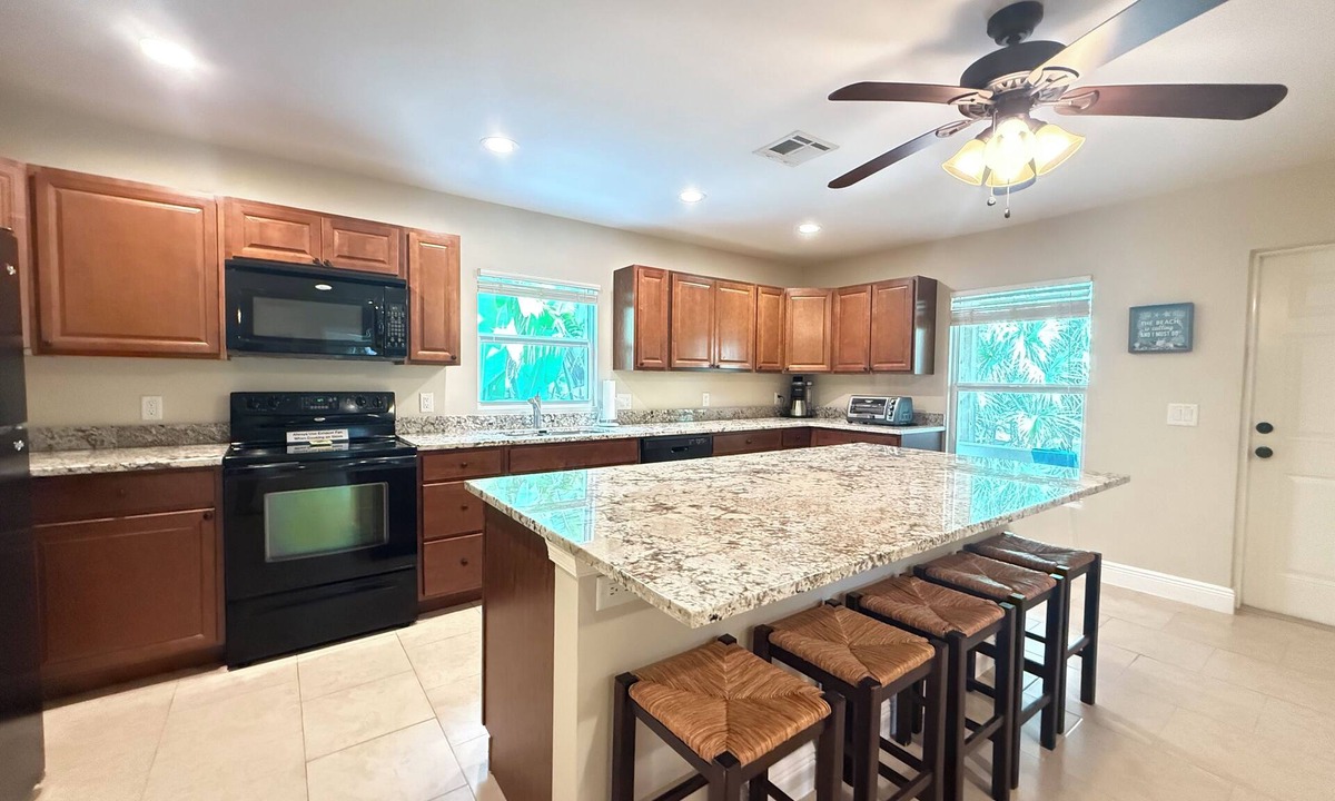 Oakes Estates House | Private Guest House on Acreage