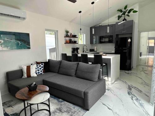 Bay Acres House | Private house with loft