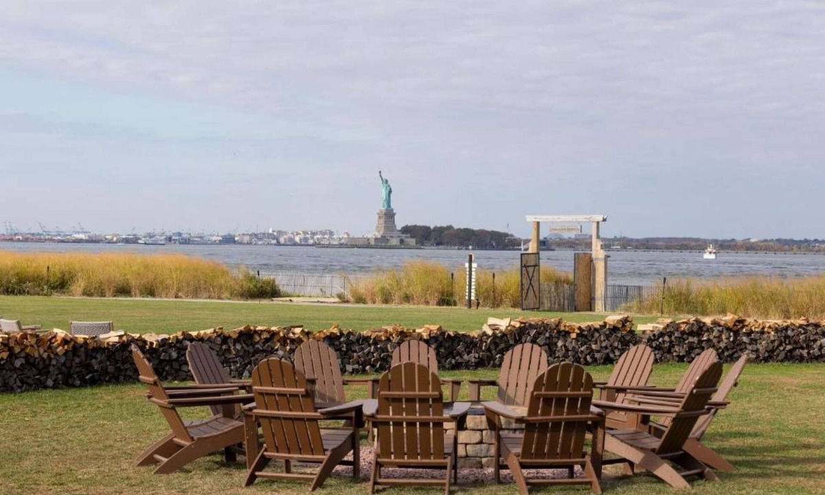 Manhattan Cabin | Private Island Glamping + Lady Liberty View
