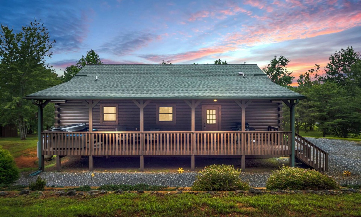 Vein Mountain Cabin | Private Mountain Cabin w/Hot Tub, Trails & Cozy Firepit