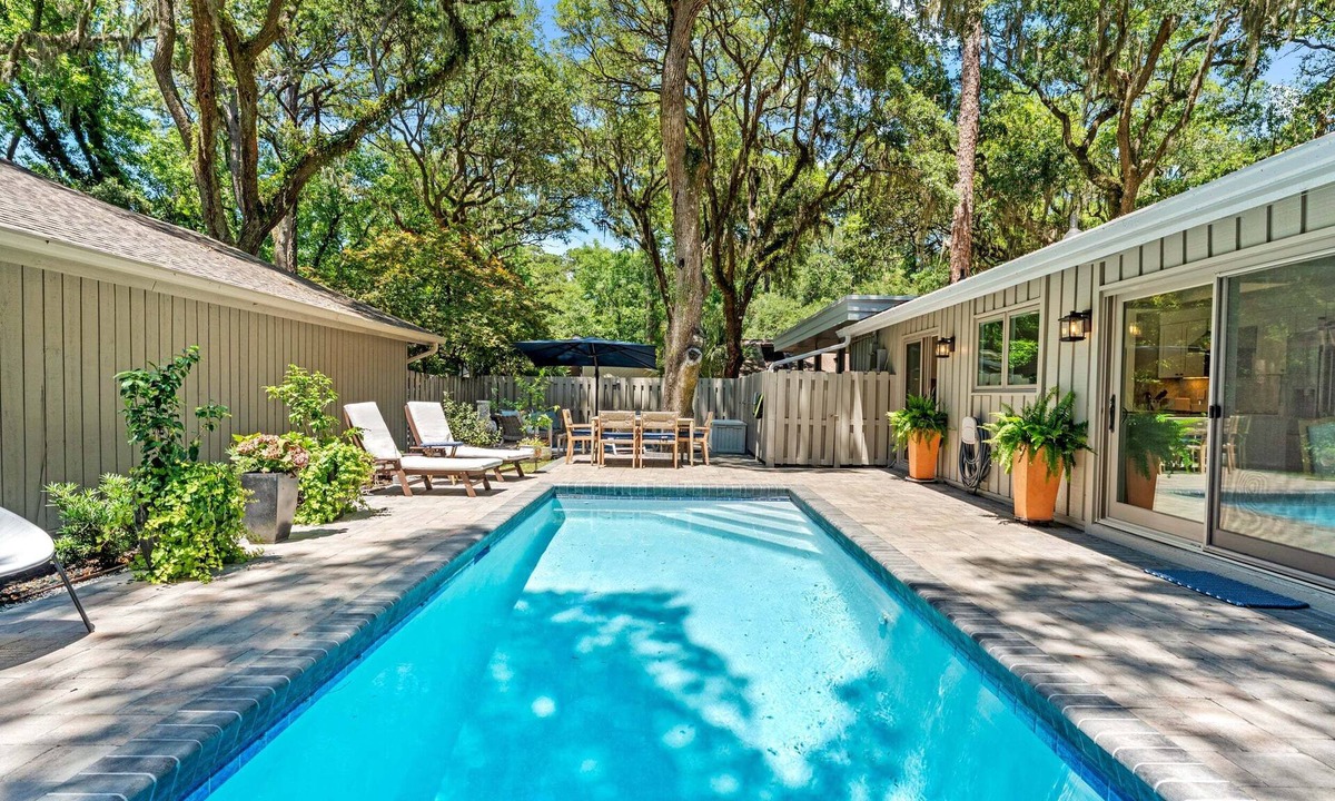 Lawton Woods House | Private Oasis with Pool ~ Pet Friendly ~ Fully Fenced Yard ~ Sleeps 6 ~ 3 Pender Lane
