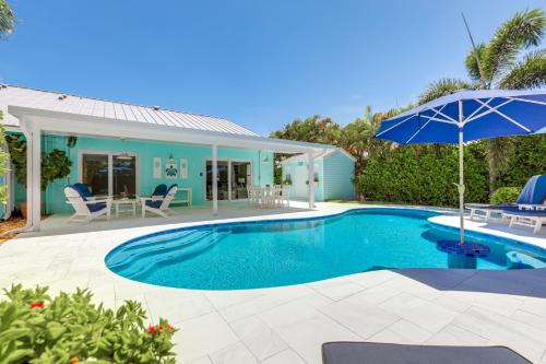 Juno Beach House | Private Pool + Backyard: Villa in North Palm Beach