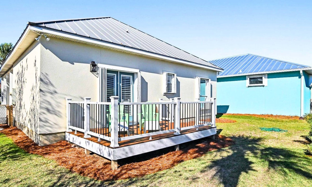 Avalon Beach Estates House | Private Single-Story Home in Gated Maravilla Sleeps 9 Walk to Beach