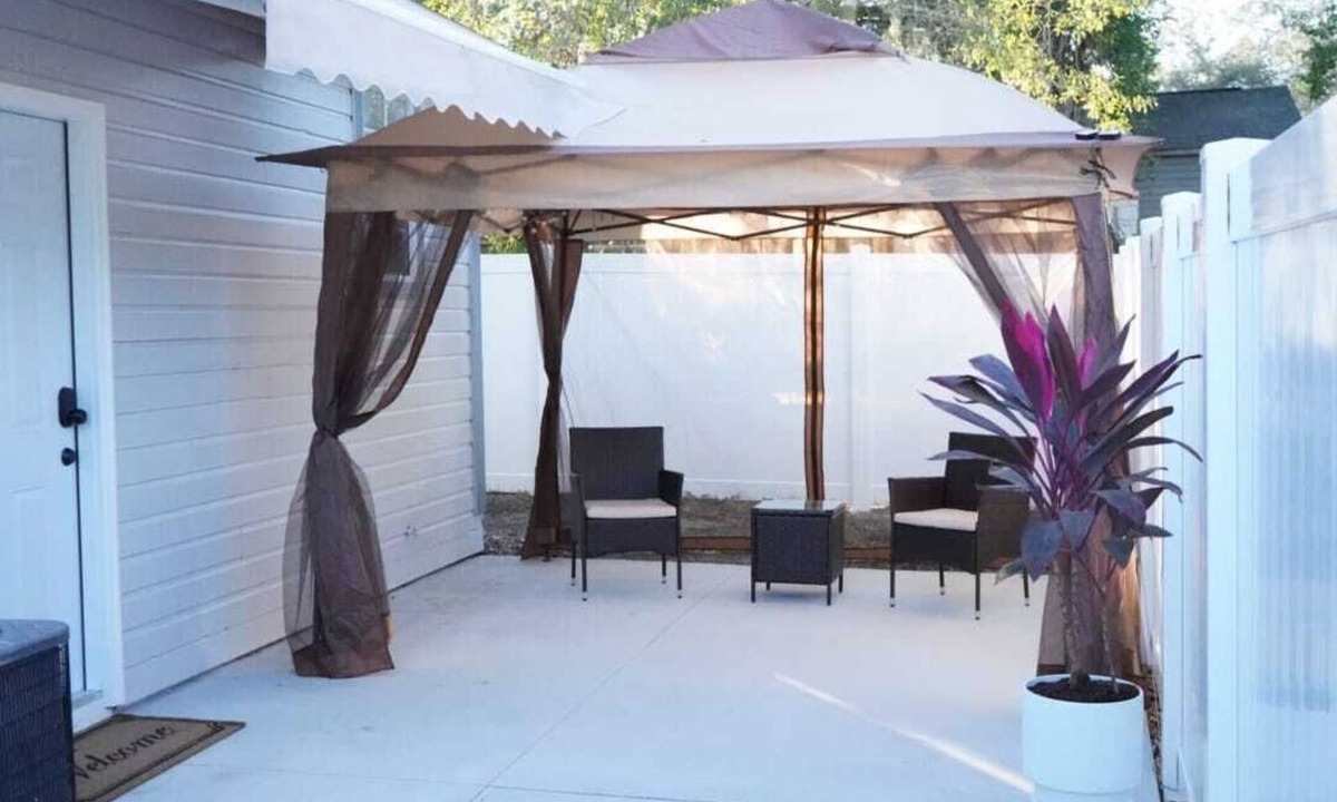 Temple Crest Apartment | Private suite with independent entrance + hottub. Only 3 minutes from Busch Garden