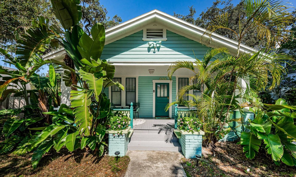 Downtown Dunedin Cottage | Quaint Bungalow just off Main Street!