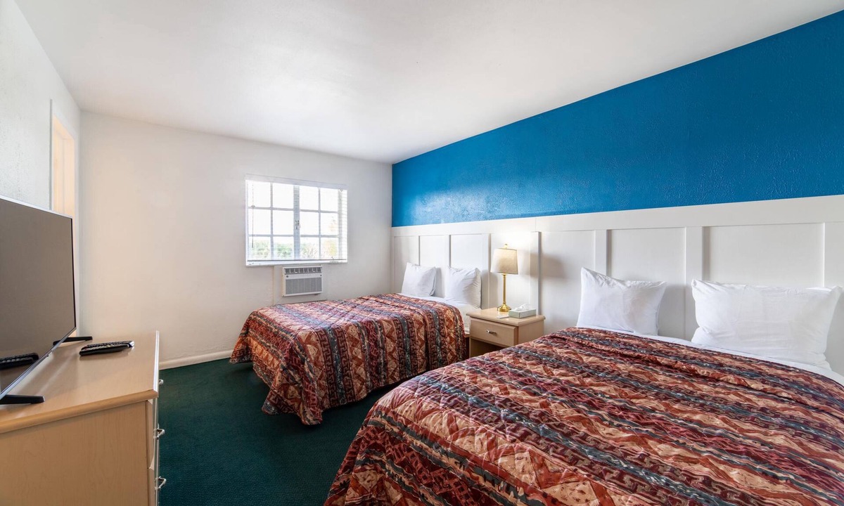 Everglades City Hotel | Quaint, Lakeside Standard Hotel Room