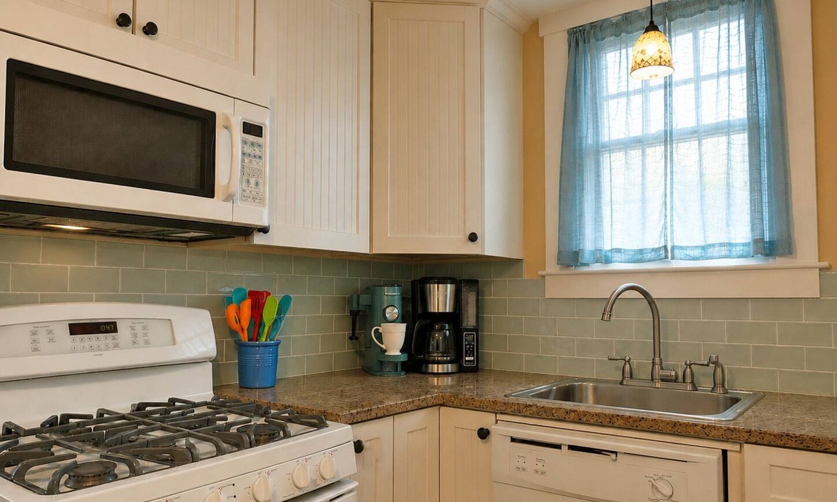 Wall House | Quiet, Comfortable Retreat for Couples & Small Families - Belmar NJ