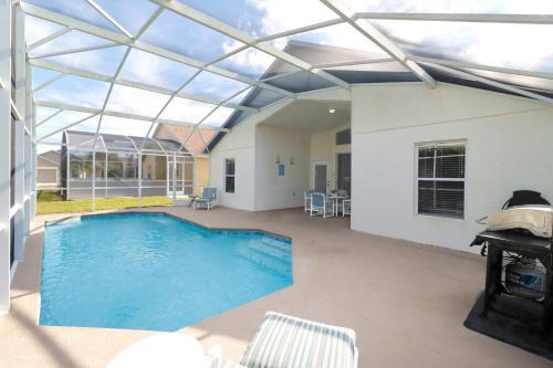 Westbury House | Quiet Getaway Nr Golf & Posner Park with Pool