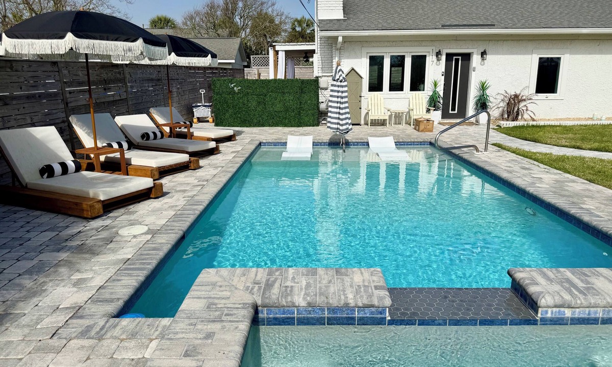 Laguna Beach Estates House | Quiet Laguna Beach Home- 1 Block to Ocean - Pool & Spa-Pets - Games - Sleeps 14