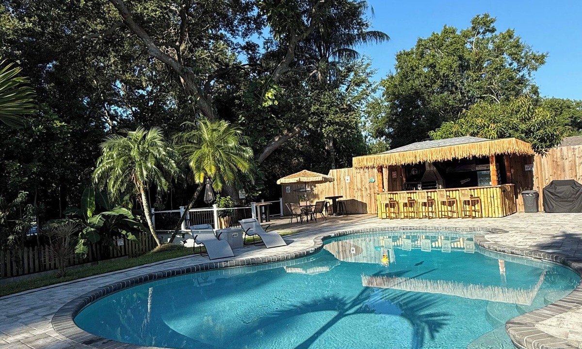 Lake Magdalene House | Rabelo’s House Awesome 5-bedroom house with AC in charming Tampa