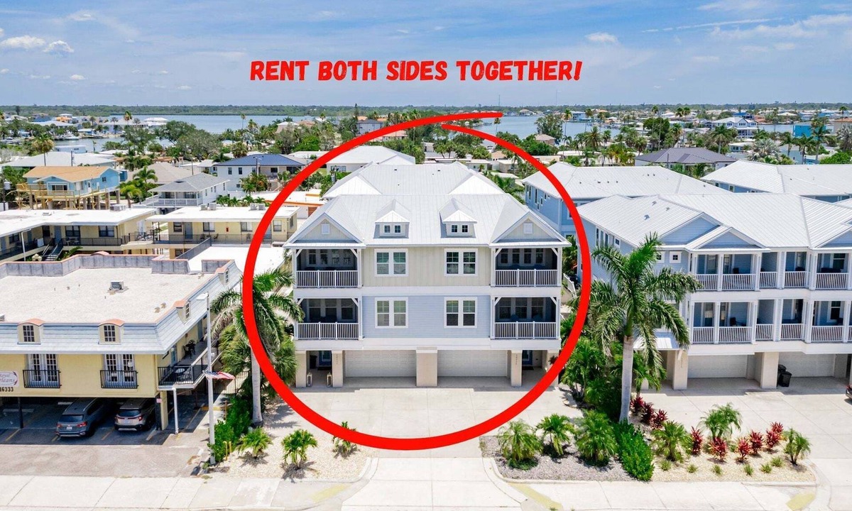 Redington Beach House | 🌟RBV# 315-317| Two Huge Townhomes with adjoining yards |Sleeps 18| Hot Tub| Gulf View!