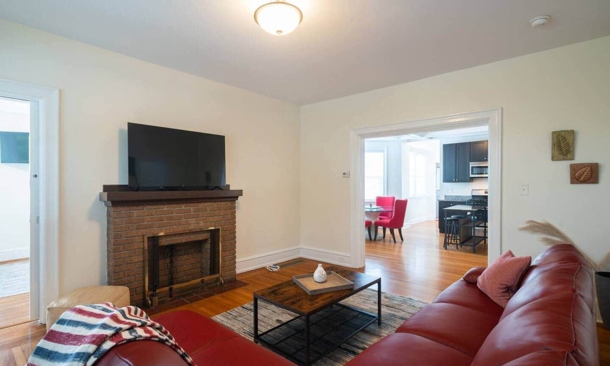 Foxcroft Square Apartment | “Red” 2-bedrm Apt in Jenkintown w/Free Parking