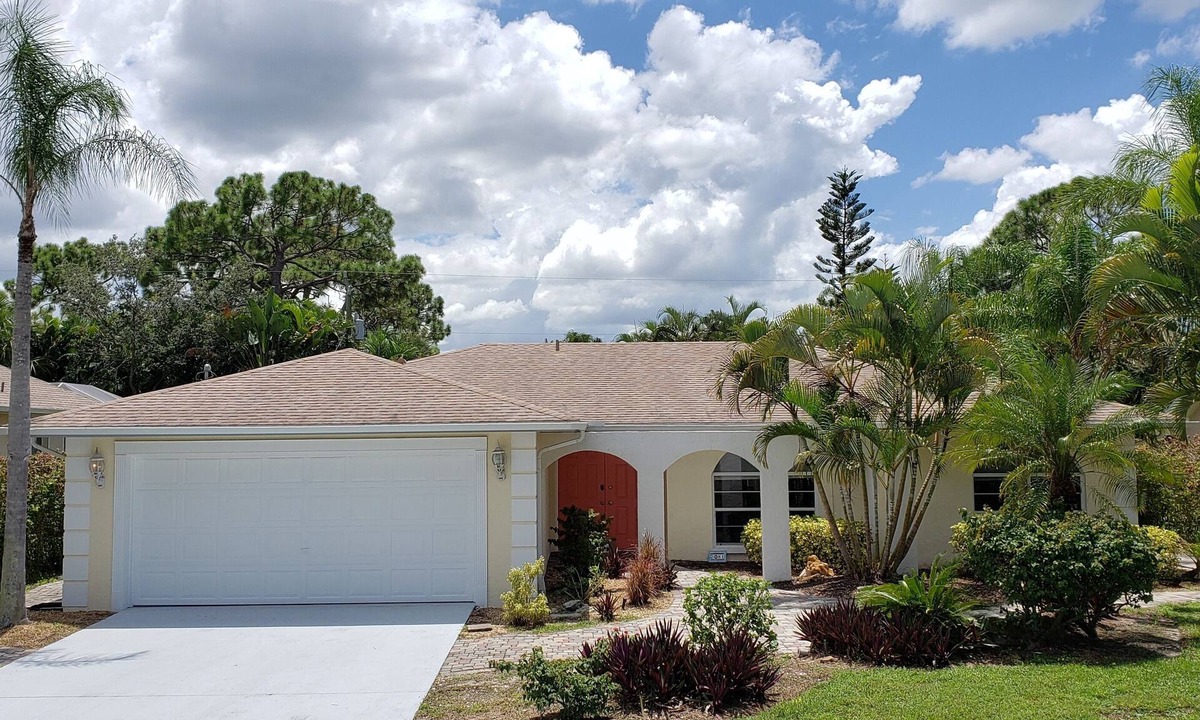 Bonita Shores House | Relax and unwind at Paradise on Pine.