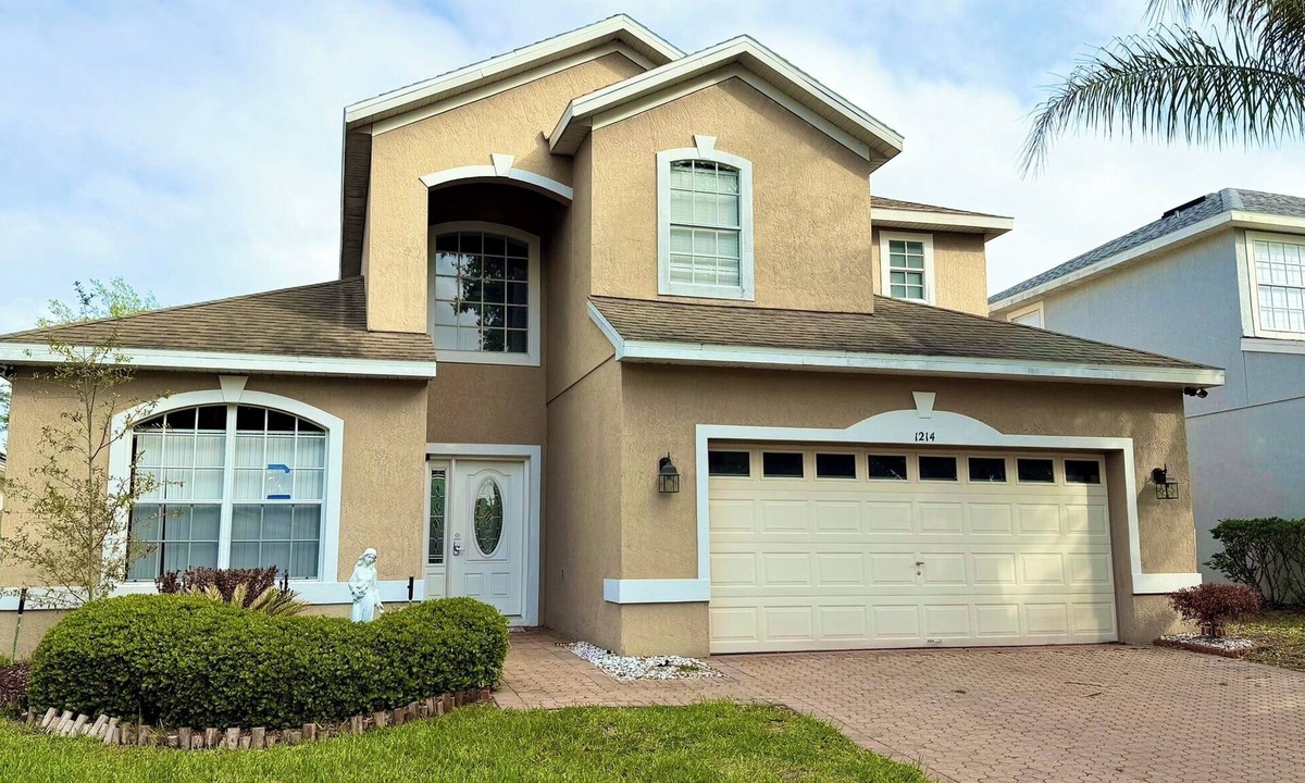 Highlands Reserve House | Relax in style! Close to parks - TVs every room - Modern kitchen - near golf.