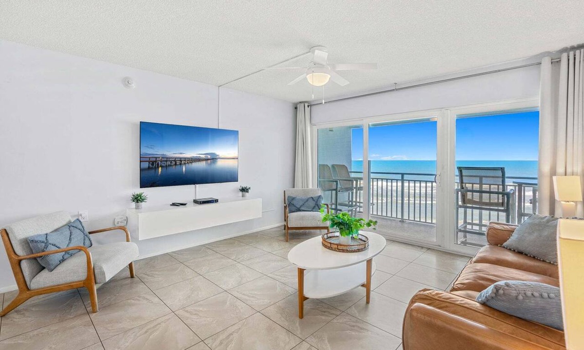 Satellite Beach Condo | Relax in Style: Oceanfront Penthouse with Heated Pool & BBQ Grills ☀️