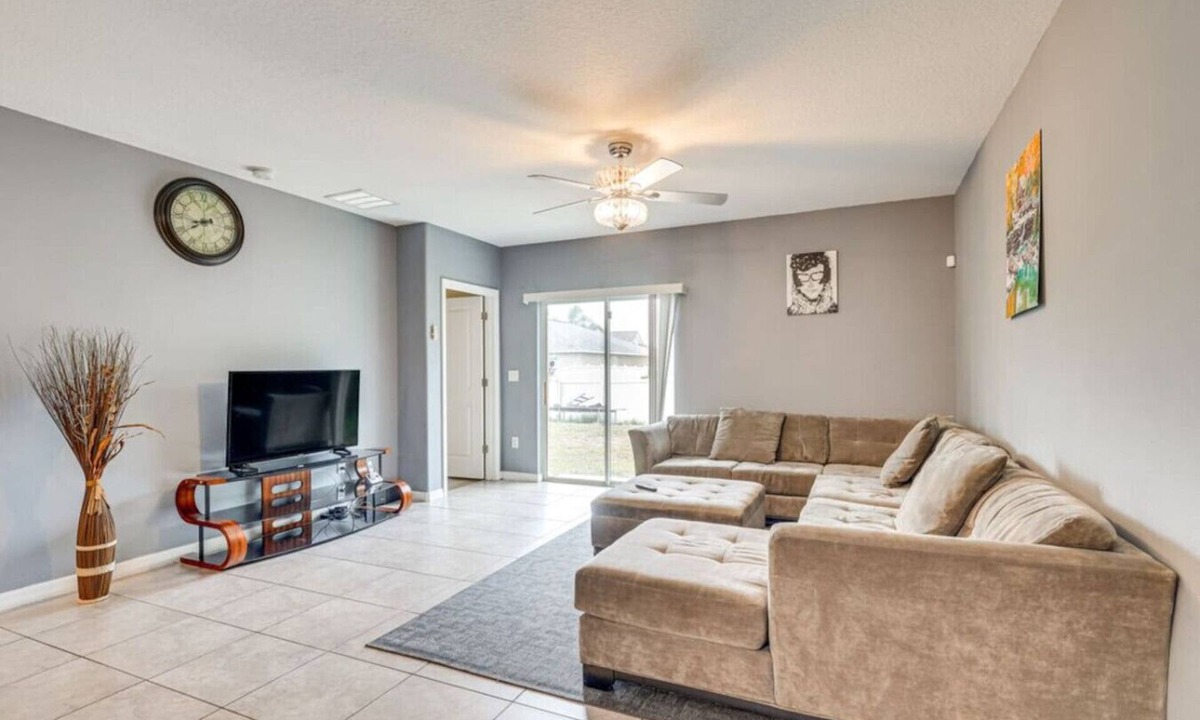 Sun City Center House | Relax & Play | Beaches & Local Fun!