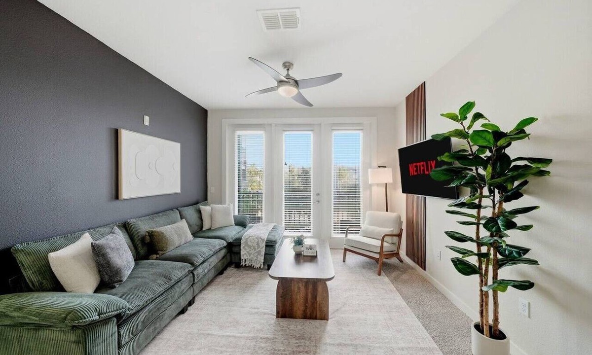 Courier City - Oscawana Apartment | Relax & Recharge | 2 King Beds | Pool Gym Yoga