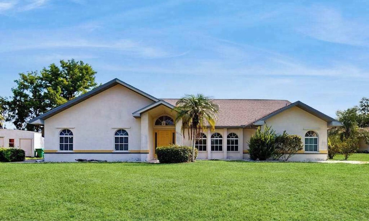Harbour Heights House | Relax, Recharge & Explore. Your Waterfront Getaway Awaits.