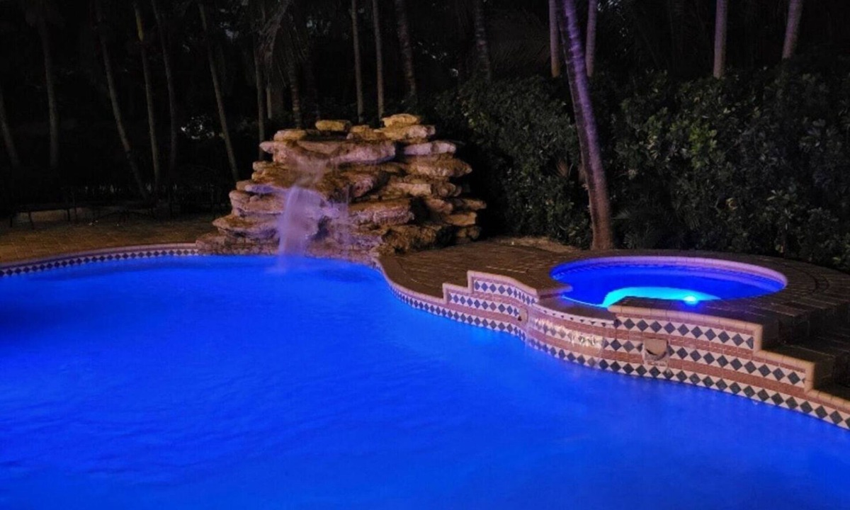 Palmetto Bay House | Relax under the Palms in Pinecrest! Waterfall, Pool and spa