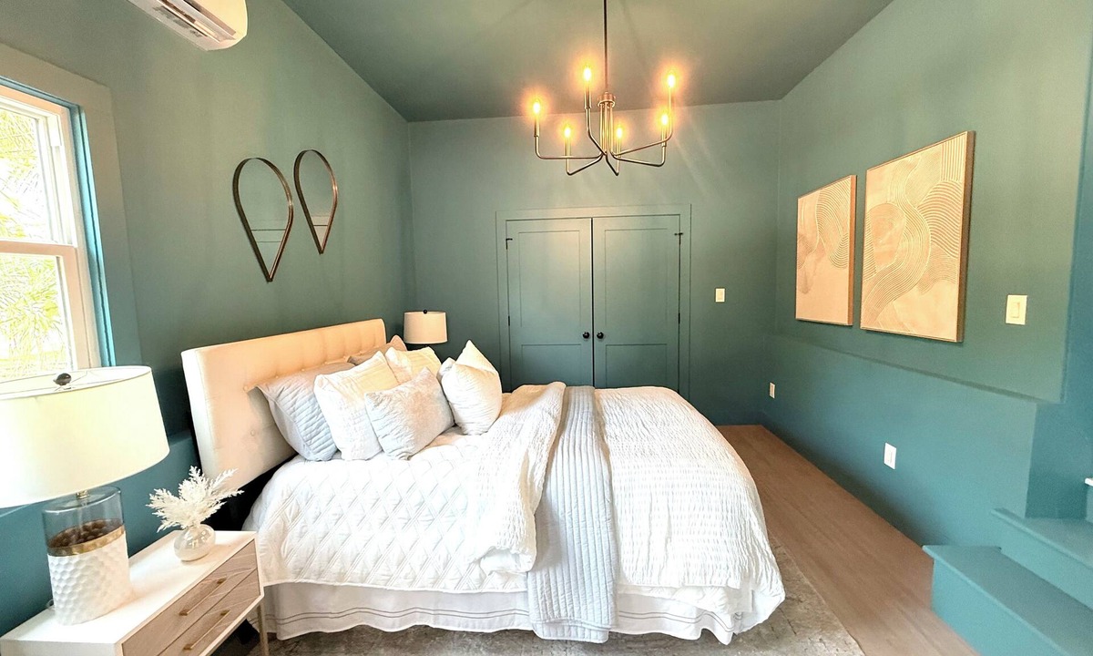 South Pinellas Community Council House | Relaxed Coastal Retreat 10 Minutes to Madeira Beach