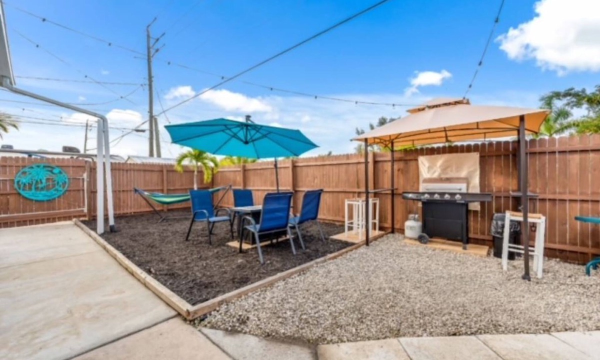 Iona House | Relaxing 2Bd, 2Ba home in Fort Myers, close to the beach! Sleeps 6
