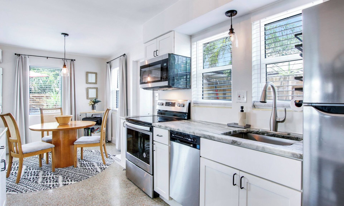 Lake Worth Apartment | Relaxing Tropical Retreat w/Boat Parking and Walking Distance to ALL!