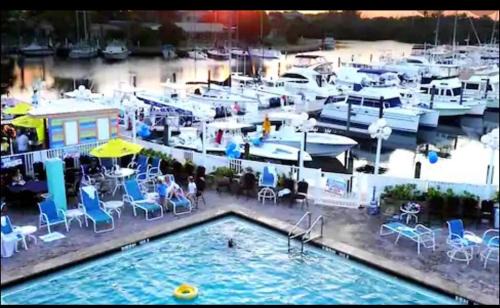 Trailer Estates Apartment | Remodeled, Huge Pool, Tiki Bar & Grill, Quiet Room