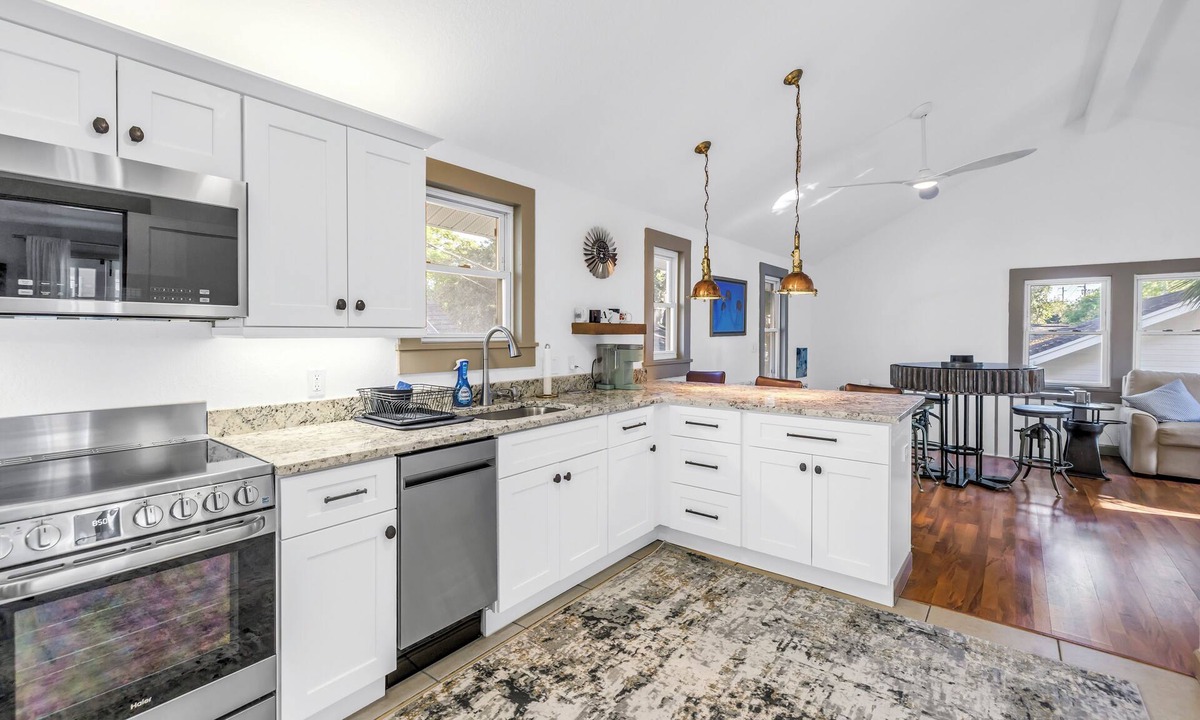 Historic Old Northeast Apartment | Renovated 1-Bedroom Apartment in Prime St. Pete Location