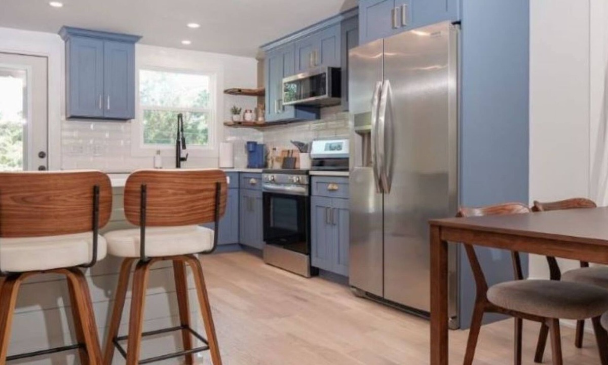Bartlett Park House | Renovated Bungalow blocks from Downtown St. Petersburg