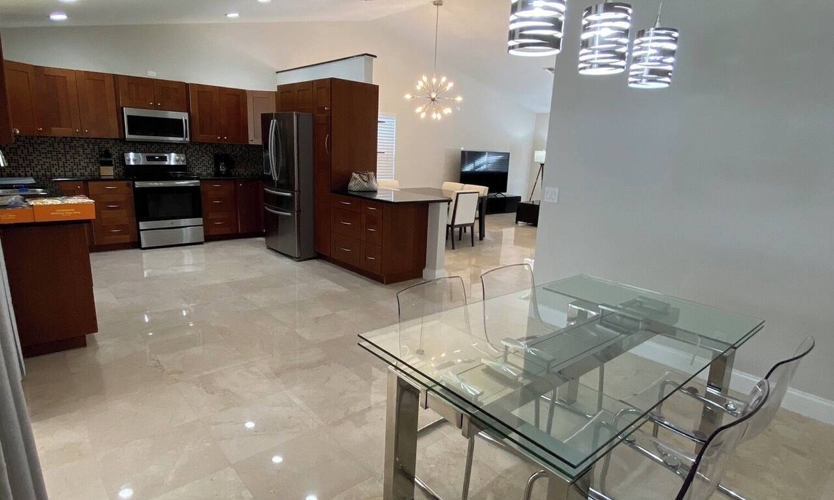 The Springs House | Renovated house w/saltwater pool & huge backyard In Coral Springs