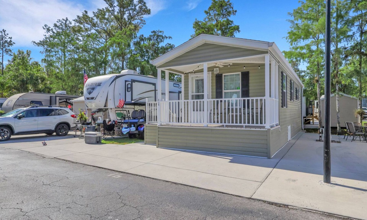 Naples Cottage | Renovated Naples Retreat- Resort Pool & Game Room