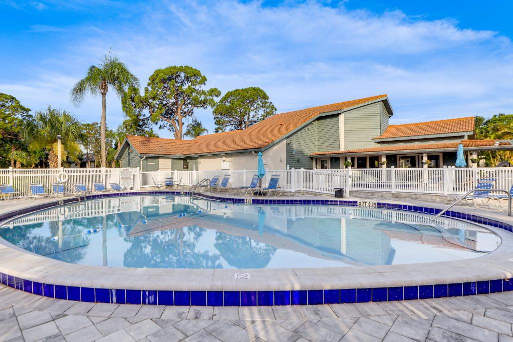 Trailer Estates House | Resort Condo Near Anna Maria Island & IMG Academy