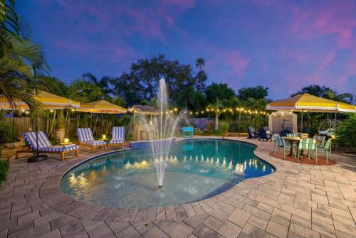 Seminole House | Resort Style Backyard Pool Hot Tub Games