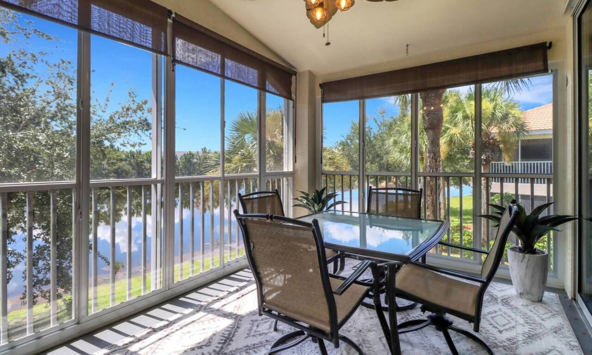 Fort Myers Condo | Resort-Style Living Awaits | Beautiful Colonial Country Club Condo with Water Views & Bikes Included