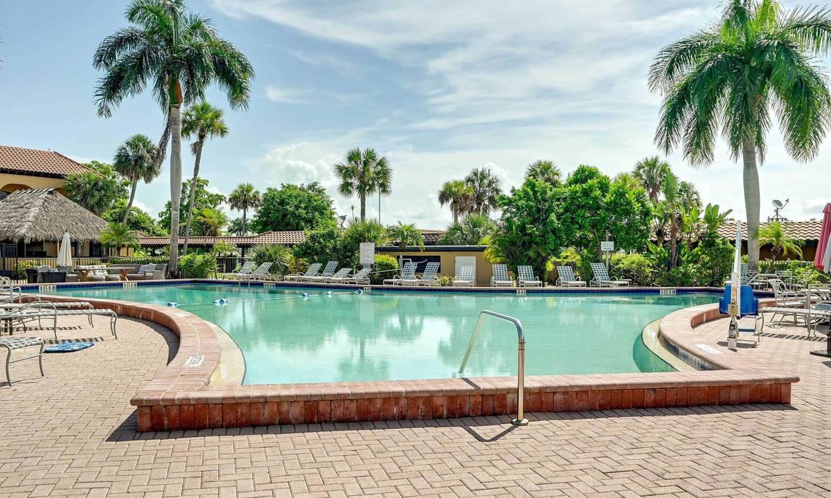 Naples Apartment | Resort-Style Naples Studio w/Marina Access!