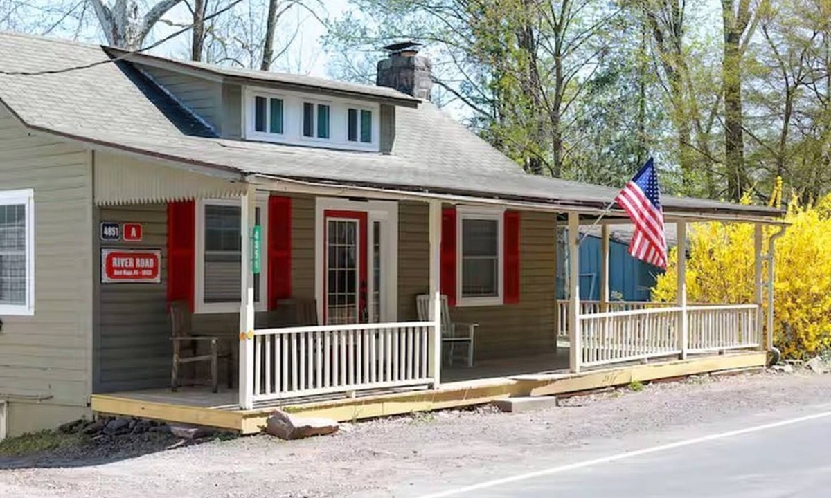 Point Pleasant House | Restored Riverview 3BR Sleeps 7 with 270 Deg view