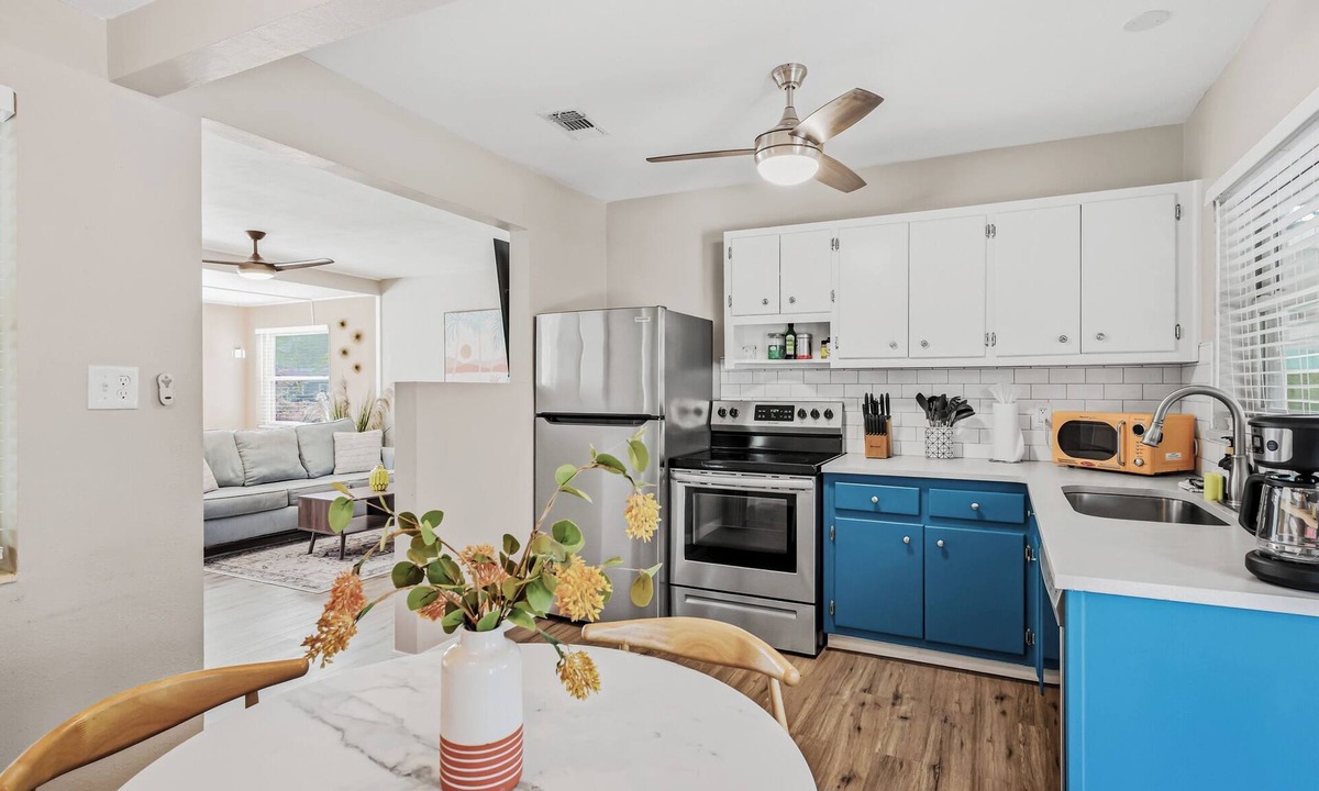 South Pinellas Community Council House | Retreat in St. Pete - Close to Beaches - 2 Bedroom Home w/Private Pool and Mini Golf