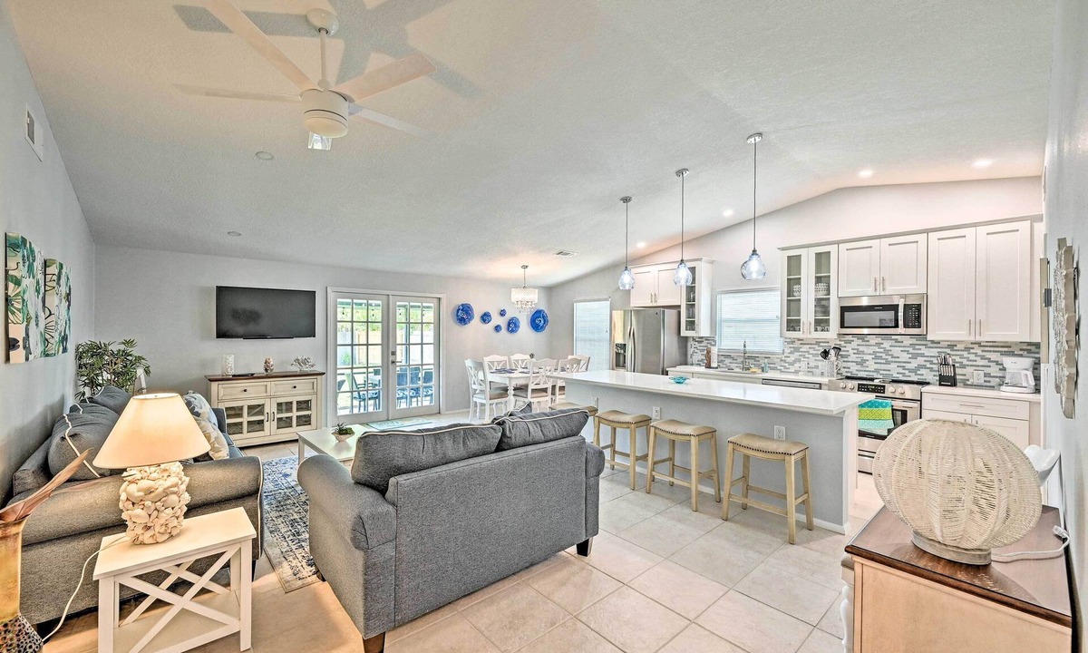 Naples Park House | Retreat w/Heated Pool Near Vanderbilt Beach!