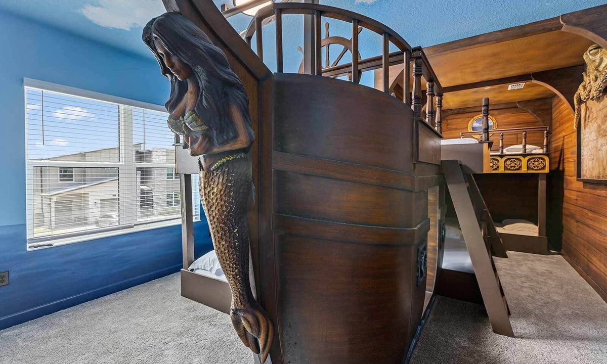 Melbourne Beach House | Rhythmic Retreat | Beach + music lover's oasis w pool, movie theater, karaoke rm