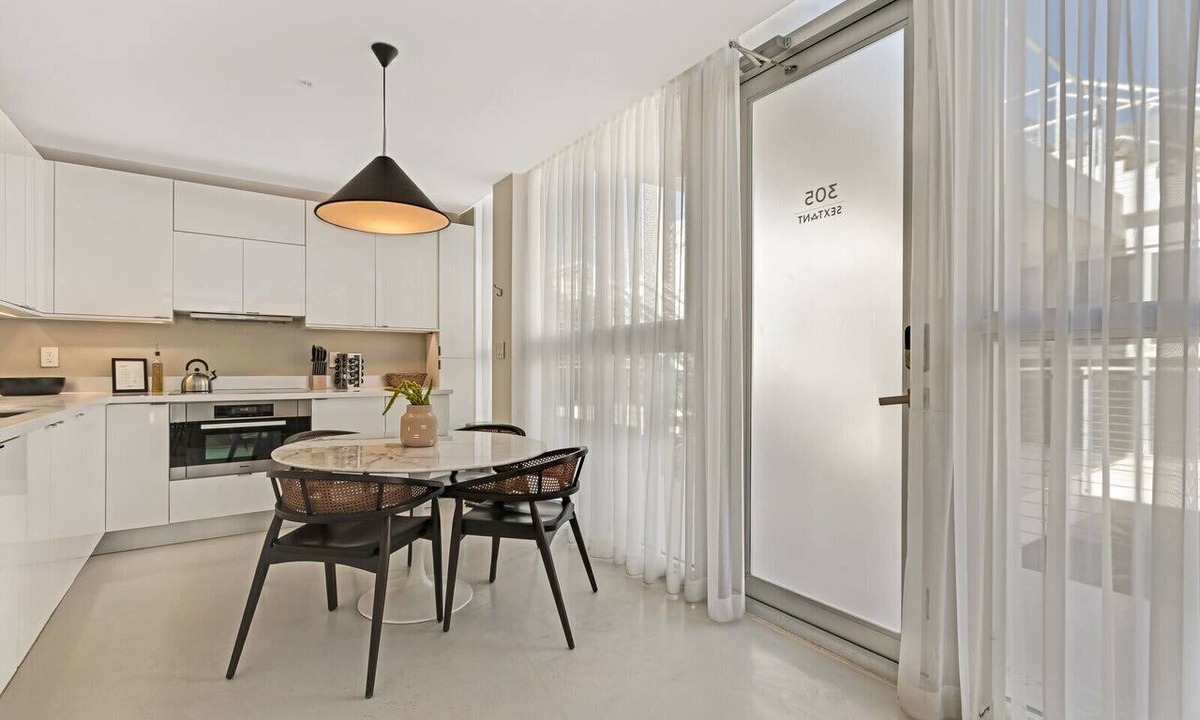 South Pointe Apartment | Roami at 250 Collins | Pool | Next to Beach