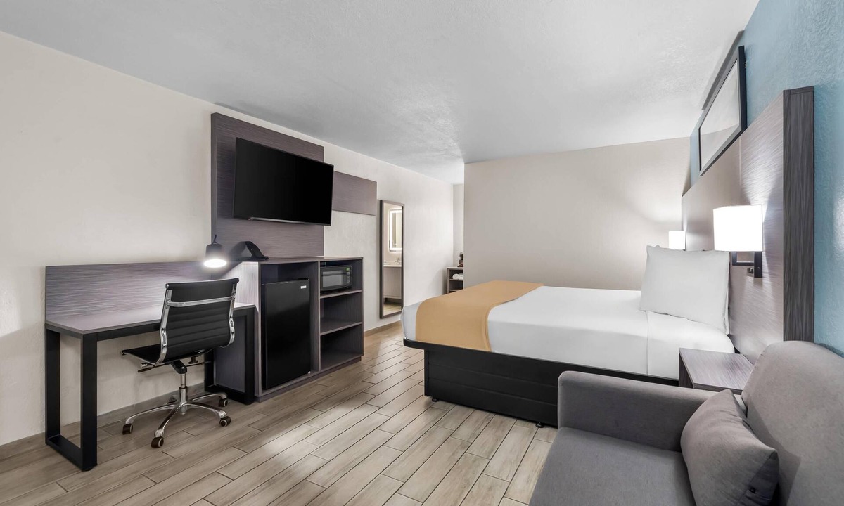 Lake Wales Hotel | Rodeway Inn Lake Wales - Winter Haven