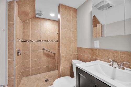 Glassboro Apartment | Rowan University Home Sleeps 12 with 10 Car Parking 20 min to Philly