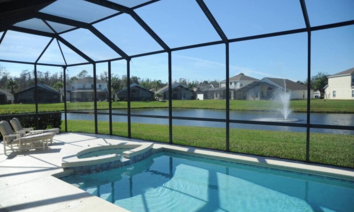 Kissimmee House | Ruby Rose in Cumbrian Lakes