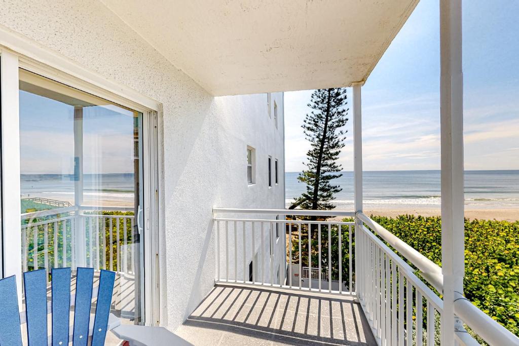 South Patrick Shores Apartment | Sandpiper Towers 402