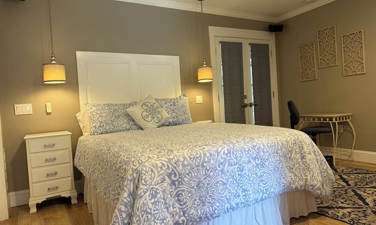 Southgate Apartment | Sarasota Cozy & Clean, Near #1 Beach Siesta in SouthGate Neighborhood
