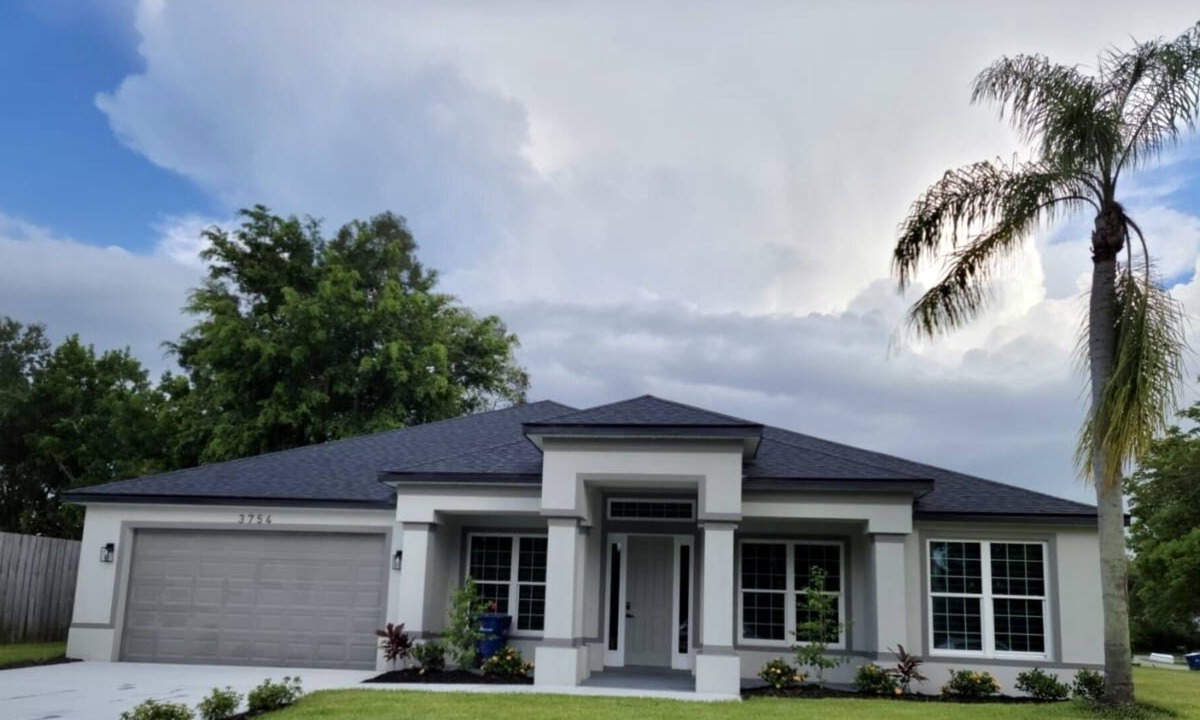 Desoto Lakes House | Sarasota Private Brand New 3 Bedroom 2 Bathroom House