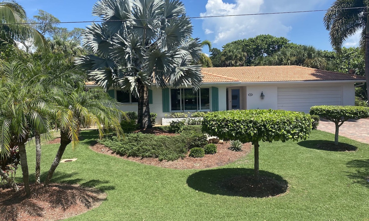 Sanibel Cottage | Sea Glass Cottage - Newly renovated, steps from Nerita Beach with heated pool!