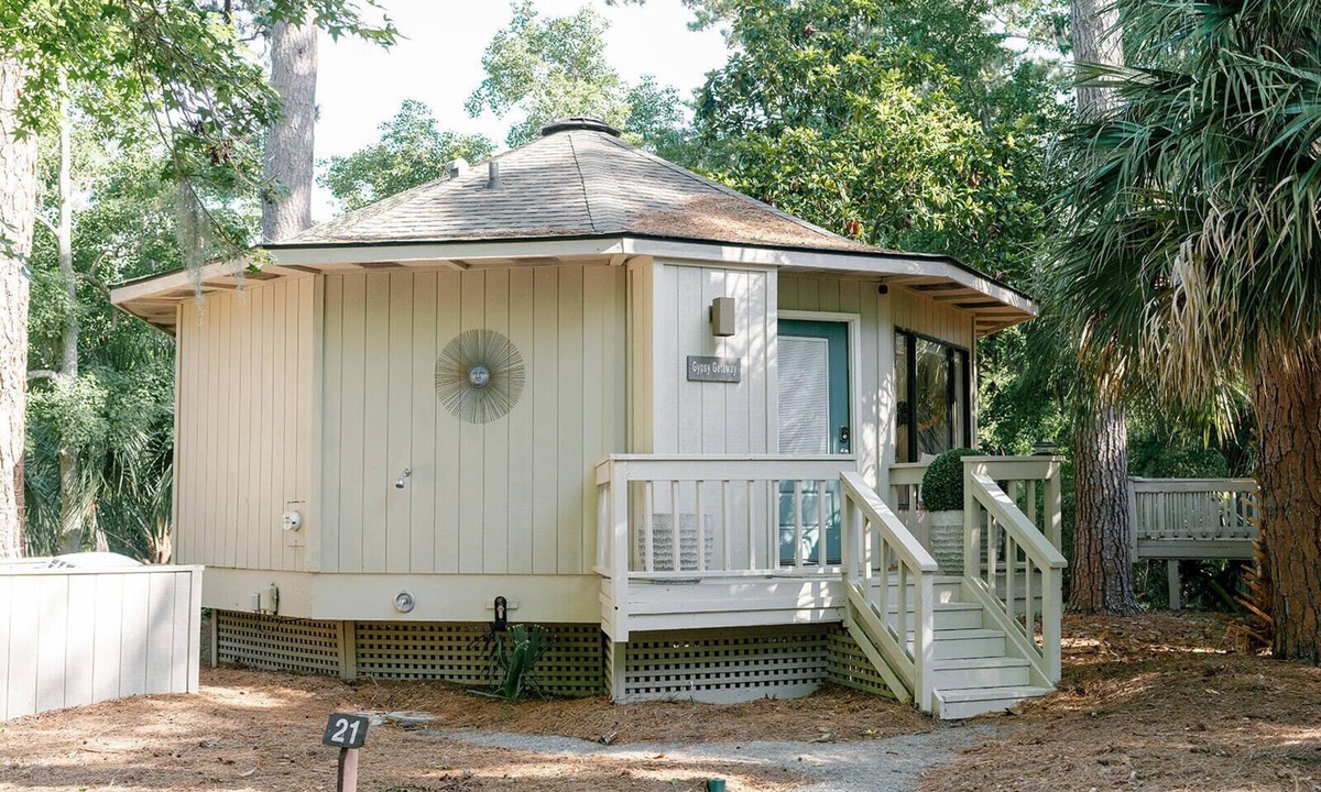Oceanside Cottage | Sea Pines cottage dream, 5-minute walk to beach, pool, pet friendly