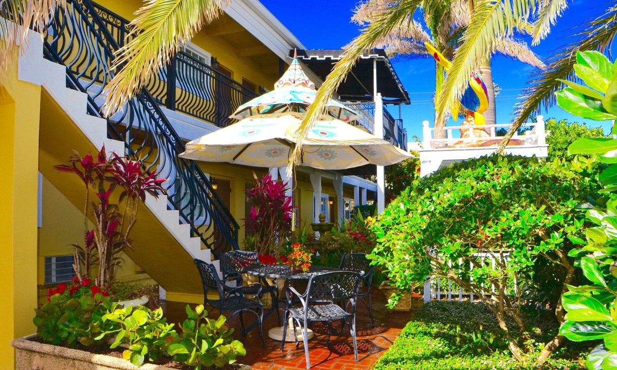 Central Beach Hotel | Sea Turtle Inn