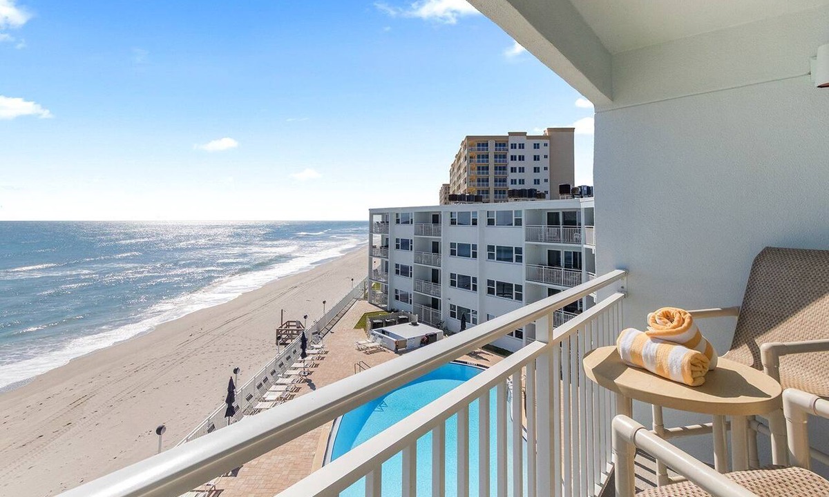 Satellite Beach Condo | Seaside Luxury Penthouse W/Heated Pool + Stunning Ocean Views 🌊
